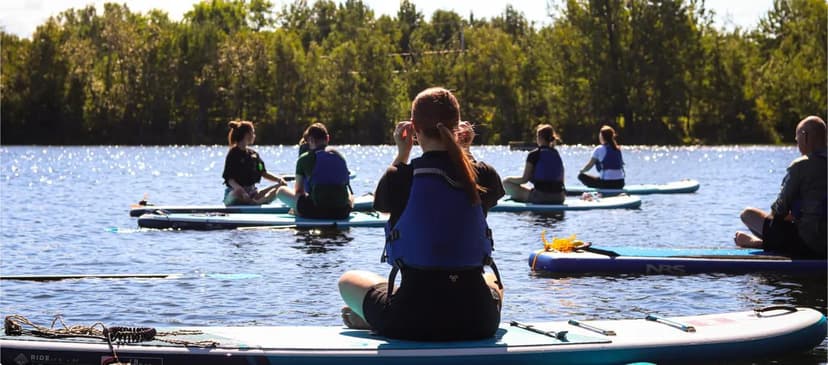 Équipe de travail en activité de team building